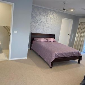 Guest Ensuite 7 Minutes From Airport